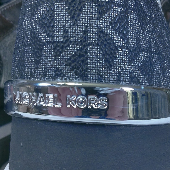 EC Michael Kors Liv Logo Signature Metalic Trainer Sneakers Size Womens 9.5 - Picture 6 of 10